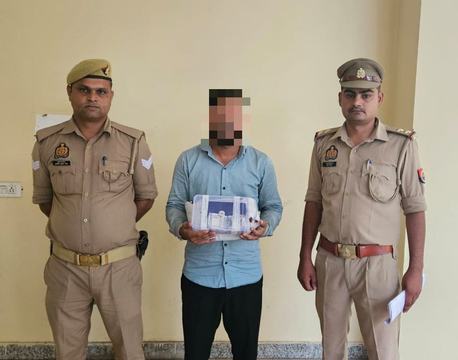 मस्जिद में नमाज पढ़ने के दौरान रुपयों भरा बैग चोरी