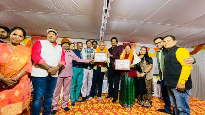 डाॅ. राहुल अवस्थी ने सदाबहार गीतों से बहाई काव्य गंगा 