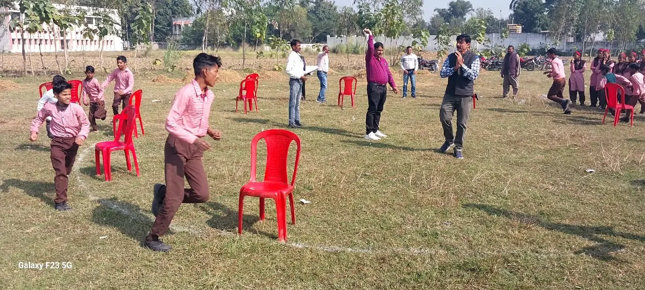 कुर्सी दौड मे देवरनियां के अहमद हुसैन ने मारी बाजी