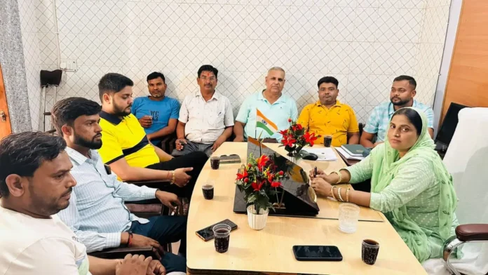 फतेहगंज पश्चिमी नगर पंचायत में गंदगी बेहिसाब, लगे कूड़े के अंबार