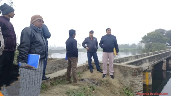 मुख्य अभियंता (शारदा) ने लिया खमरिया बांध का जायजा