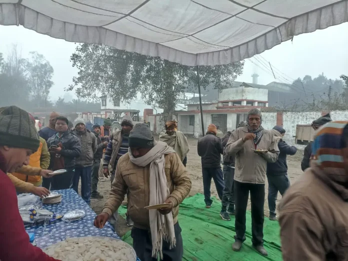 मकर संक्रांति पर सेमीखेडा चीनी मिल मे किसानों को कराया खिचड़ी भोज