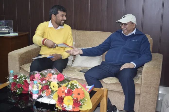 पद खत्म करने और आउटसोर्सिंग से भर्तियों पर सख्ती से लगे रोक
