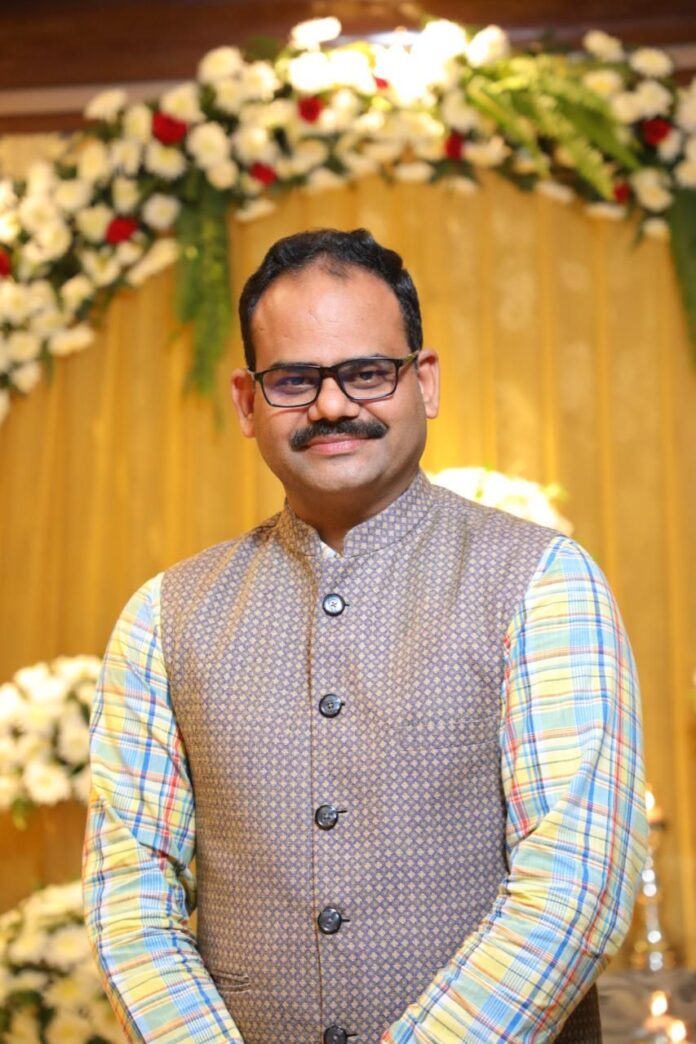 श्रेष्ठ क्लासेज के गुरुजी की नकली आईडी बनाकर ठगी की कोशिश