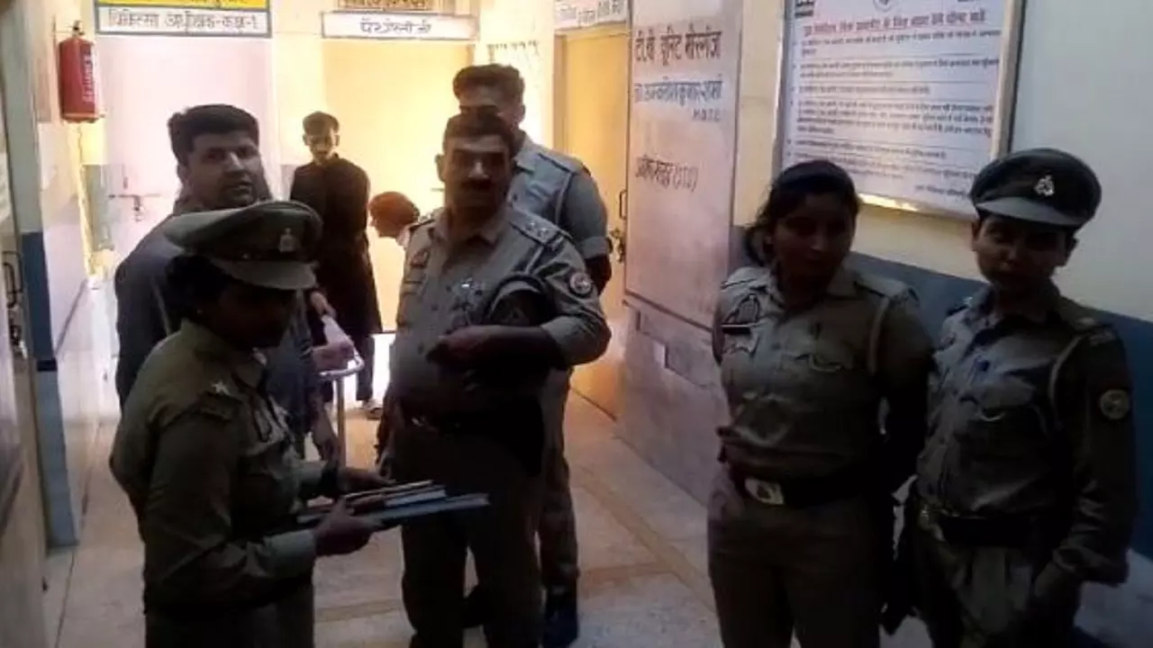 Bareilly: ईद के दिन दो पक्षों में बवाल, चले चाकू कई घायल