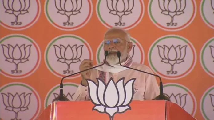 आंवला में विपक्ष पर जमकर बरसे पीएम मोदी, बोले सहजादे की सरकार में ...