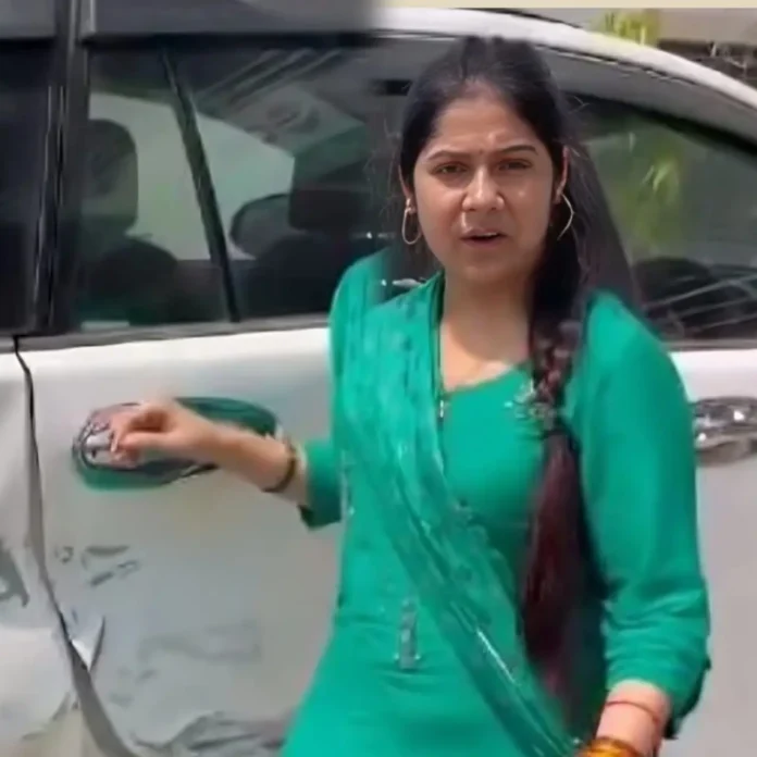 Bareilly: भजन गायिका की कार को मारी टक्कर, जानिये वजह