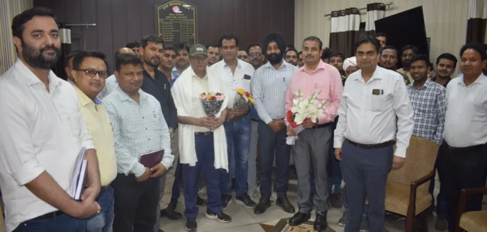 Bareilly: एनई रेलवे मेंस कांग्रेस ने प्रमुख यांत्रिक इंजीनियर को सौपा ज्ञापन