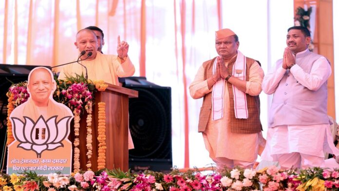 सीएम योगी ने भ्रष्टाचार के मुद्दे पर विपक्षी दलों घेरा, साधे राजनितिक समीकरण