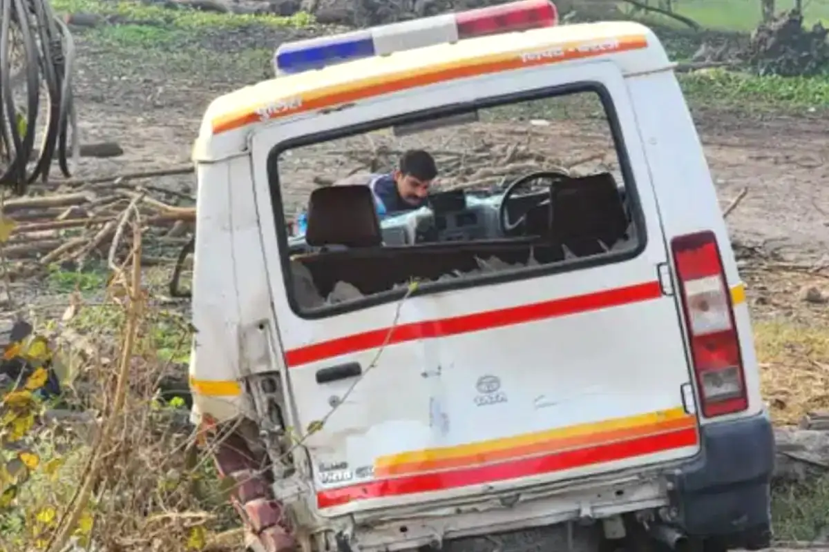 Bareilly: ट्रक ने पुलिस की जीप में मारी टक्कर, कई पुलिसकर्मी घायल