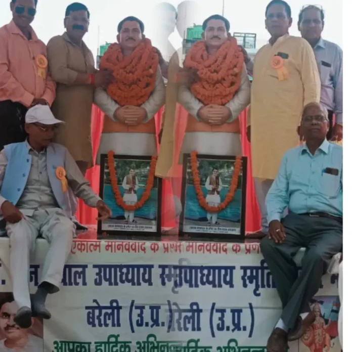 शर्मनाक… भारत माता की तस्वीर पर रखा जूता