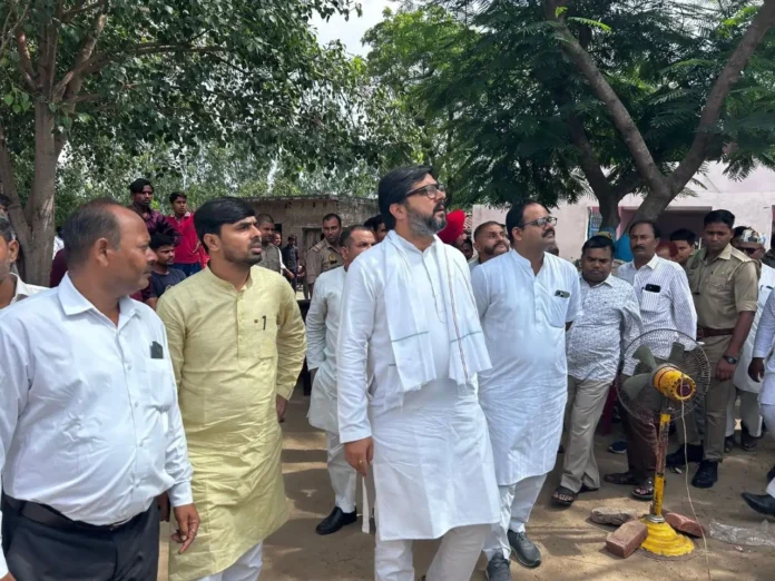 गंगापुर में बाबा साहब की प्रतिमा तोड़ने