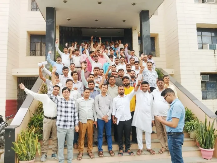 Employment servants submitted a memorandum