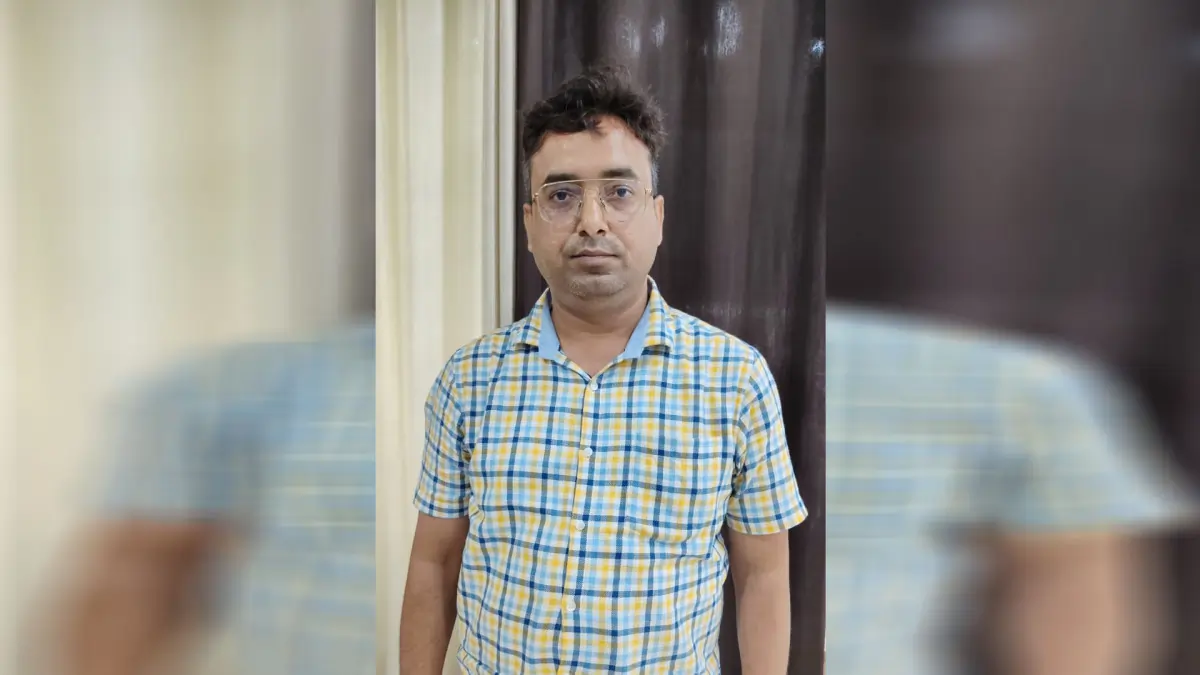 रिश्वत लेते गिरफ्तार