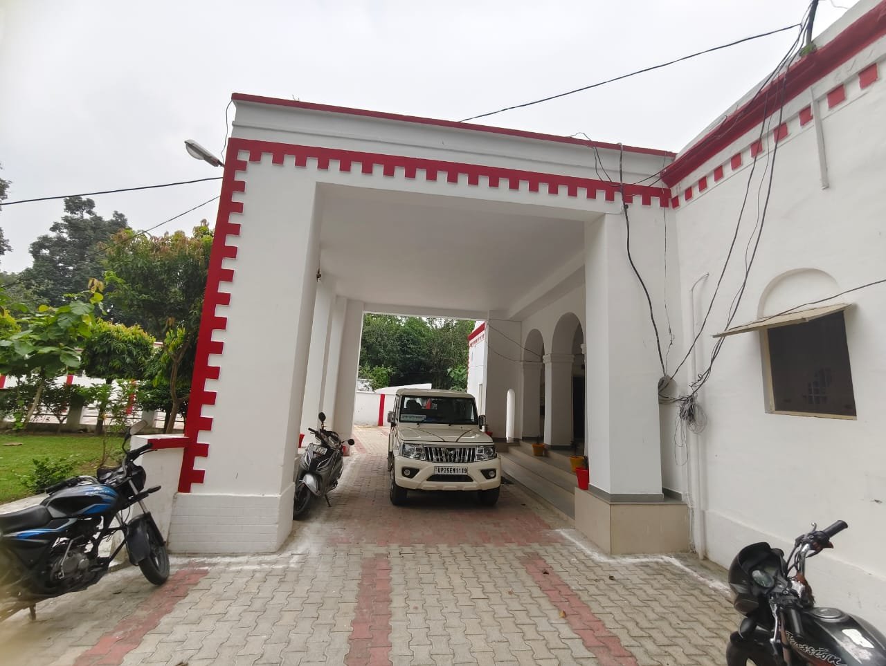 रूहेलखंड नहर के अधिशासी अभियंता सुरेश चन्द्र बोलेरो विवाद में फंसे